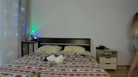 Snapshot of xloe_queen chatting on November 21, 2025, 10:47 am Chloe online show from November 21, 2025, 10:47 am