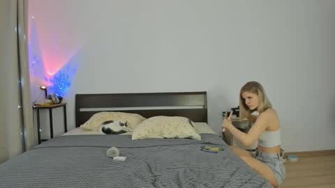 Snapshot of xloe_queen chatting on November 30, 2025, 8:29 am Chloe online show from November 30, 2025, 8:29 am