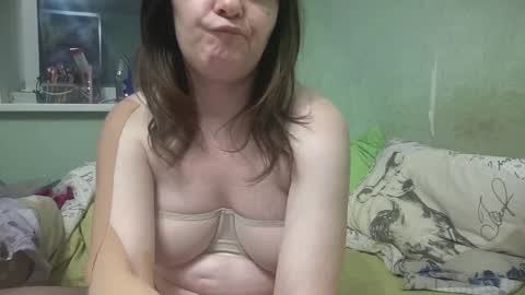 Luna online show from December 14, 2025, 4:34 pm