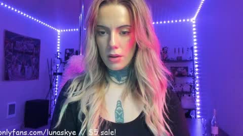   online show from November 11, 2025, 7:52 am