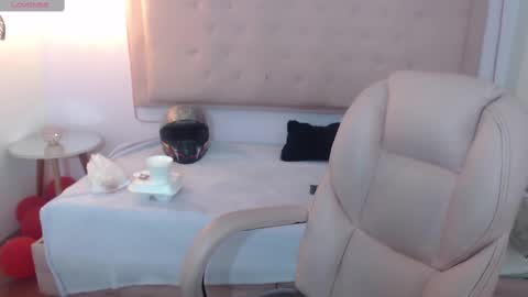 Snapshot of xlunna chatting on March 1, 2025, 7:48 pm lunna online show from March 1, 2025, 7:48 pm