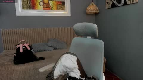 Snapshot of xlunna chatting on October 4, 2025, 1:53 pm lunna online show from October 4, 2025, 1:53 pm