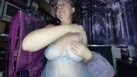 xnicetitsx online show from October 24, 2025, 7:05 am