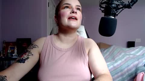 Snapshot of xocallalily chatting on December 14, 2025, 4:12 pm xocallalily online show from December 14, 2025, 4:12 pm