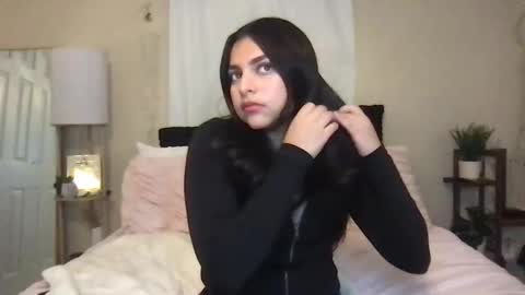 Elle online show from December 23, 2025, 2:09 am