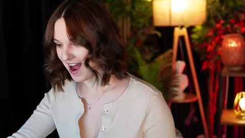 xoxo_molly online show from October 3, 2025, 1:41 pm