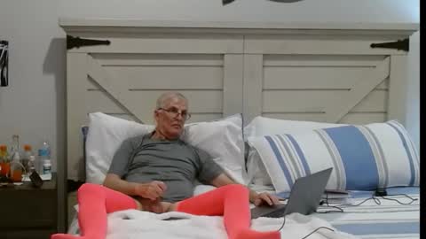 Snapshot of xposer2 chatting on October 27, 2025, 3:43 am Xposer2 online show from October 27, 2025, 3:43 am