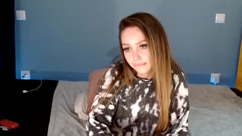 Snapshot of xsexycouples chatting on December 15, 2024, 6:40 am AnnaMaee online show from December 15, 2024, 6:40 am