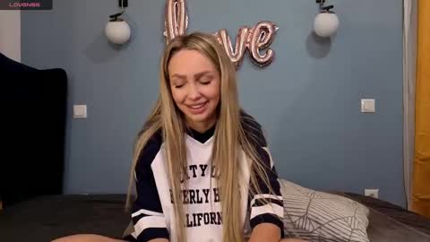 Snapshot of xsexycouples chatting on March 1, 2025, 8:21 pm AnnaMaee online show from March 1, 2025, 8:21 pm