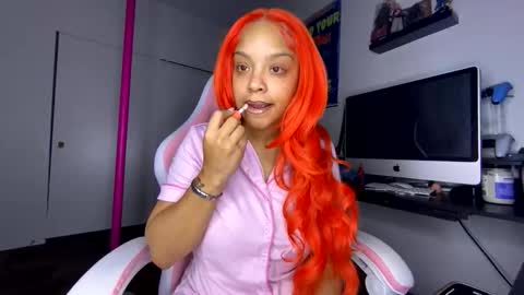 xStarGazingx online show from November 17, 2025, 6:52 am