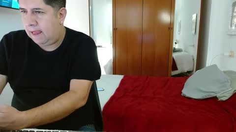 Snapshot of xthiagoxevax chatting on October 27, 2025, 8:40 am thiagoeva online show from October 27, 2025, 8:40 am