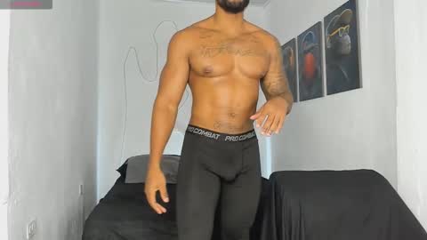 Snapshot of xtipp3r chatting on November 7, 2025, 12:49 pm Stipp3r online show from November 7, 2025, 12:49 pm