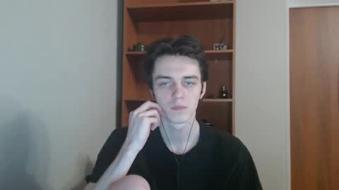 traqqq online show from December 5, 2025, 7:54 pm