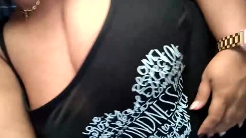Snapshot of xxboobsiexx chatting on October 21, 2025, 2:23 am xxboobsiexx online show from October 21, 2025, 2:23 am