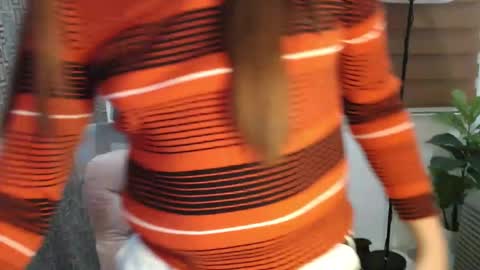 Snapshot of xxjulielovesyouxx chatting on January 26, 2025, 6:27 pm July online show from January 26, 2025, 6:27 pm