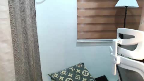 Snapshot of xxjulielovesyouxx chatting on February 3, 2025, 5:35 pm July online show from February 3, 2025, 5:35 pm