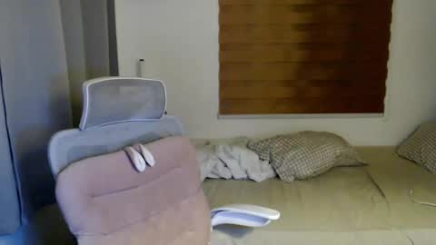 Snapshot of xxjulielovesyouxx chatting on November 15, 2025, 2:46 pm July online show from November 15, 2025, 2:46 pm