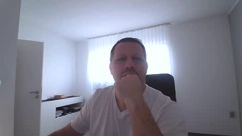 Snapshot of xxstrikerxx chatting on December 18, 2024, 10:19 am Eddi online show from December 18, 2024, 10:19 am