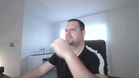 Snapshot of xxstrikerxx chatting on January 20, 2025, 7:36 am Eddi online show from January 20, 2025, 7:36 am