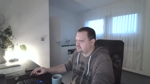 Snapshot of xxstrikerxx chatting on January 23, 2025, 7:32 am Eddi online show from January 23, 2025, 7:32 am