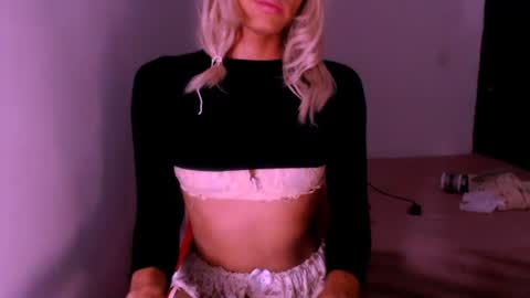 Chiara online show from November 15, 2025, 6:11 am