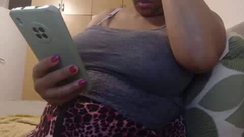 Snapshot of xxxbustybabe27x chatting on February 3, 2025, 11:36 pm Ayanda online show from February 3, 2025, 11:36 pm