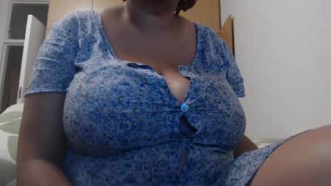 Snapshot of xxxbustybabe27x chatting on February 11, 2025, 9:56 pm Ayanda online show from February 11, 2025, 9:56 pm