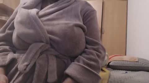 Snapshot of xxxbustybabe27x chatting on February 19, 2025, 11:46 pm Ayanda online show from February 19, 2025, 11:46 pm