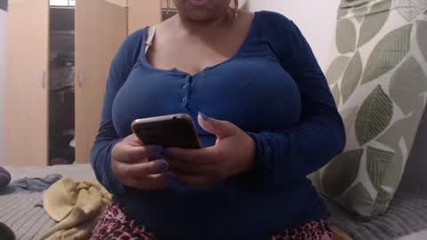 Snapshot of xxxbustybabe27x chatting on February 23, 2025, 1:32 pm Ayanda online show from February 23, 2025, 1:32 pm