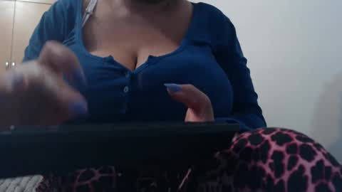 Snapshot of xxxbustybabe27x chatting on February 25, 2025, 4:21 pm Ayanda online show from February 25, 2025, 4:21 pm