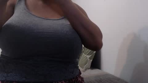 Snapshot of xxxbustybabe27x chatting on March 2, 2025, 5:04 pm Ayanda online show from March 2, 2025, 5:04 pm