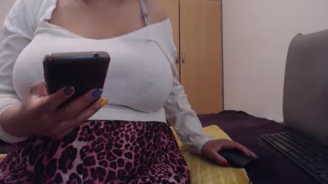 Snapshot of xxxbustybabe27x chatting on October 14, 2025, 1:12 pm Ayanda online show from October 14, 2025, 1:12 pm