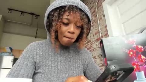 Snapshot of xxxdanidoomsdayxxx chatting on February 5, 2025, 6:04 pm Danielle online show from February 5, 2025, 6:04 pm