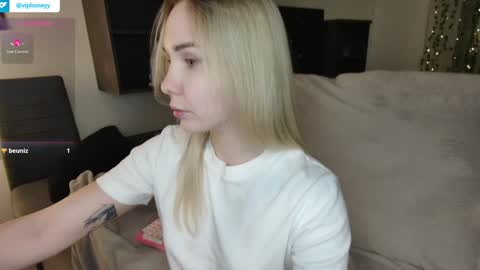 Snapshot of xxxhoneyxx chatting on January 28, 2025, 12:47 am Onlyfanz online show from January 28, 2025, 12:47 am