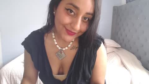 Lunhaa   online show from September 24, 2025, 5:05 pm