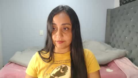 Lunhaa   online show from November 3, 2025, 10:53 pm