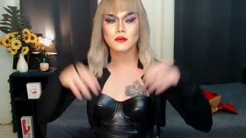 Snapshot of xyournightmarequeenx chatting on December 15, 2024, 11:09 pm QueenMarina online show from December 15, 2024, 11:09 pm