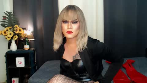 Snapshot of xyournightmarequeenx chatting on December 17, 2024, 1:18 am QueenMarina online show from December 17, 2024, 1:18 am