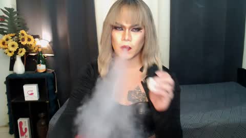 Snapshot of xyournightmarequeenx chatting on December 18, 2024, 1:48 am QueenMarina online show from December 18, 2024, 1:48 am