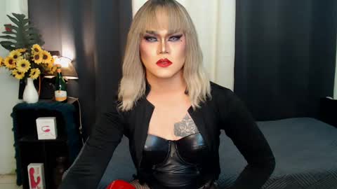 Snapshot of xyournightmarequeenx chatting on December 24, 2024, 7:55 pm QueenMarina online show from December 24, 2024, 7:55 pm