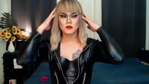 Snapshot of xyournightmarequeenx chatting on January 1, 2025, 2:51 am QueenMarina online show from January 1, 2025, 2:51 am