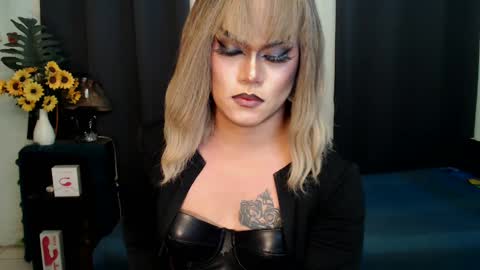 Snapshot of xyournightmarequeenx chatting on January 7, 2025, 1:59 am QueenMarina online show from January 7, 2025, 1:59 am