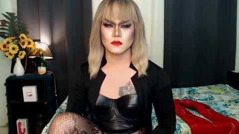 Snapshot of xyournightmarequeenx chatting on January 21, 2025, 12:57 am QueenMarina online show from January 21, 2025, 12:57 am