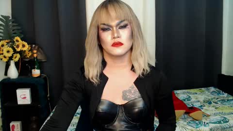 Snapshot of xyournightmarequeenx chatting on January 27, 2025, 12:22 am QueenMarina online show from January 27, 2025, 12:22 am