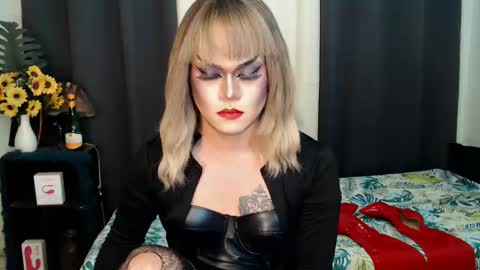 Snapshot of xyournightmarequeenx chatting on January 29, 2025, 12:13 pm QueenMarina online show from January 29, 2025, 12:13 pm