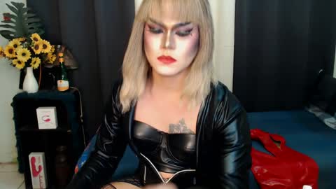 Snapshot of xyournightmarequeenx chatting on February 1, 2025, 1:55 am QueenMarina online show from February 1, 2025, 1:55 am