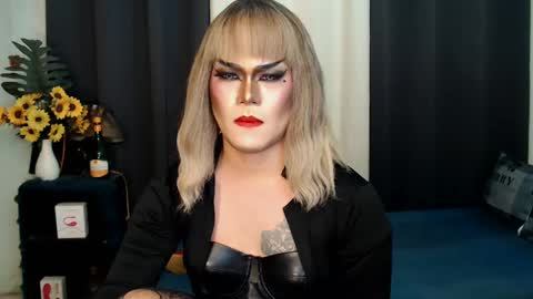 Snapshot of xyournightmarequeenx chatting on February 2, 2025, 12:19 am QueenMarina online show from February 2, 2025, 12:19 am