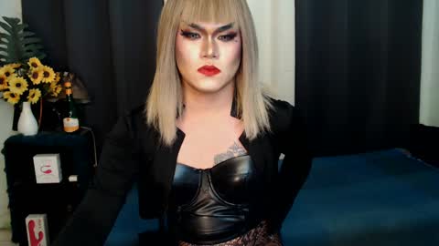 Snapshot of xyournightmarequeenx chatting on February 19, 2025, 6:32 pm QueenMarina online show from February 19, 2025, 6:32 pm