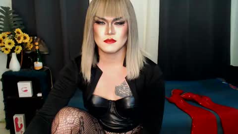 Snapshot of xyournightmarequeenx chatting on February 23, 2025, 1:46 am QueenMarina online show from February 23, 2025, 1:46 am