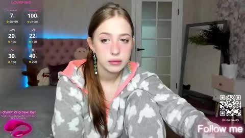 Lina online show from September 26, 2025, 12:42 pm